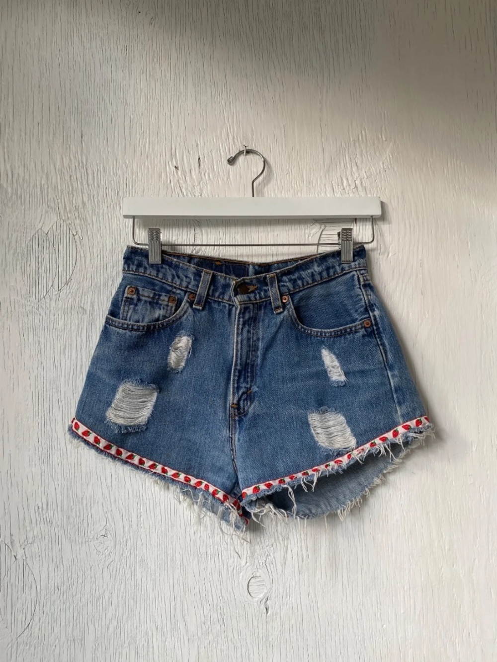 LEVI'S vintage strawberry trim shorts